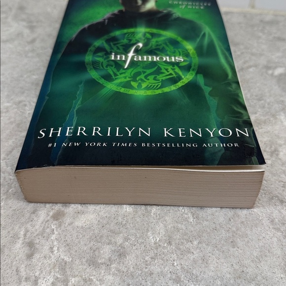 Infamous by Sherrilyn Kenyon Paperback Book. Like New. - Picture 4 of 6